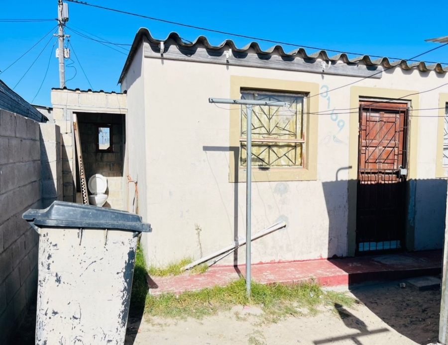 2 Bedroom Property for Sale in Crossroads Western Cape